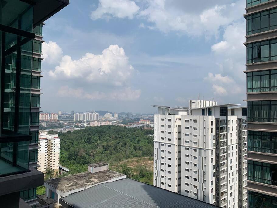 City Of Green Near Bukit Jalil Cozy 7Pax 3R2B Apartment Seri Kembangan Exterior photo