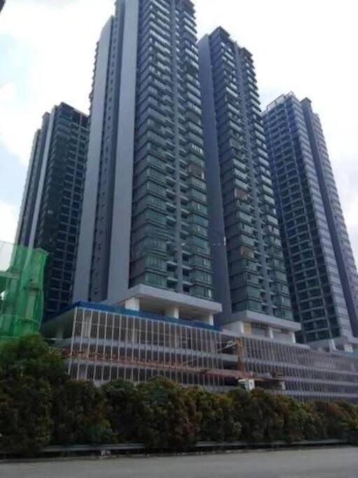 City Of Green Near Bukit Jalil Cozy 7Pax 3R2B Apartment Seri Kembangan Exterior photo